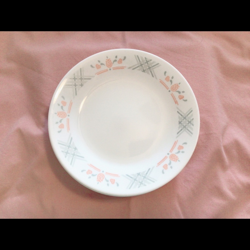 Set of 8 corelle bread/butter/dessert plates